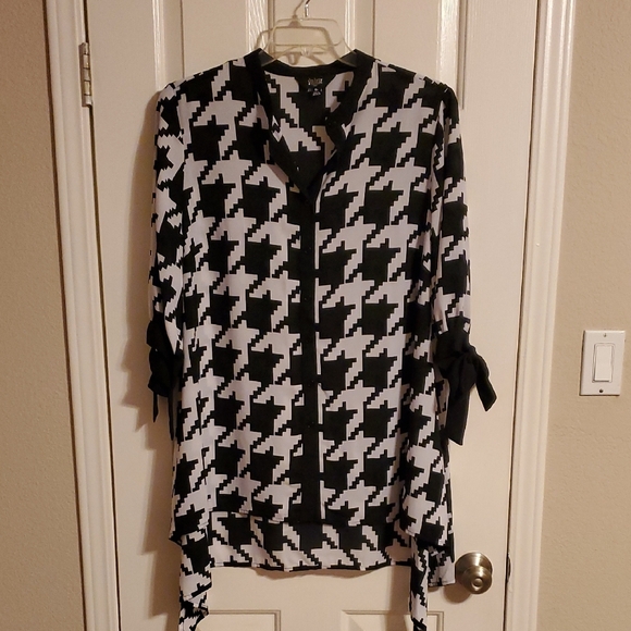Investments Black and White Mandarin Collar Button Down Blouse - Picture 1 of 2